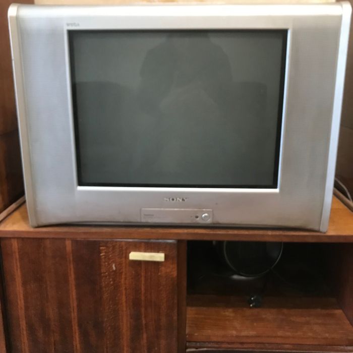 Продаж б/у меблів