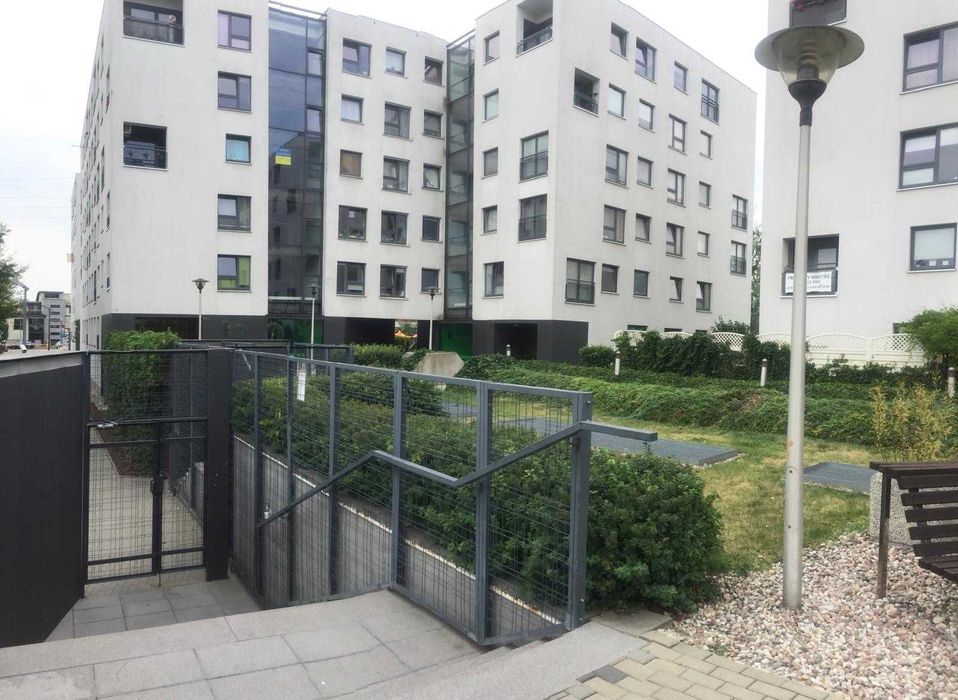 Przy metrze, super studio, balkon, garaż