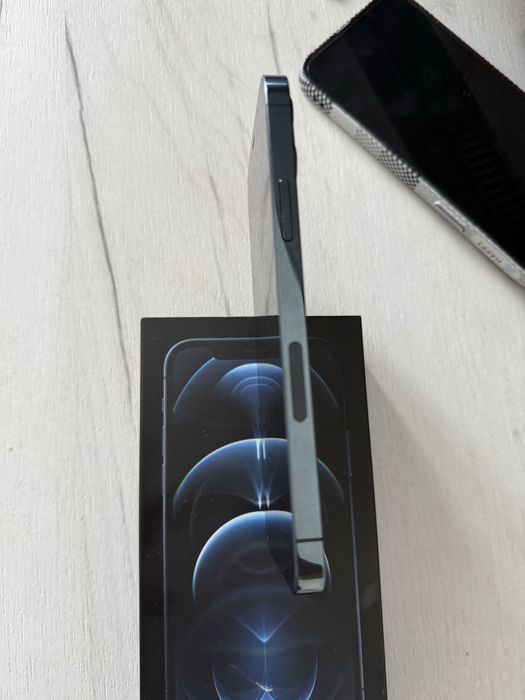Продам iPhone 12 pro