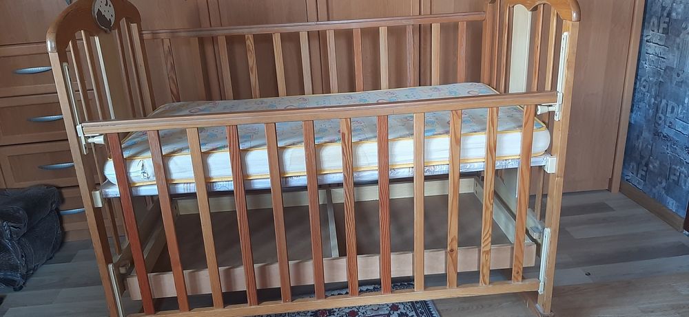 Детская кроватка