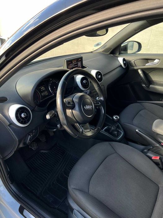 AUDI A1 S Line 1.6 (90cv) - Excelente estado