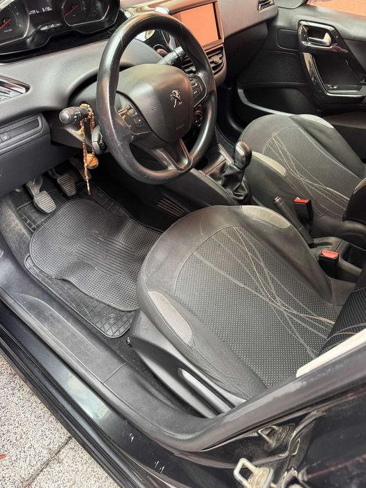 Peugeot 208 1.6 HDi – Económico e Fiável | 2012