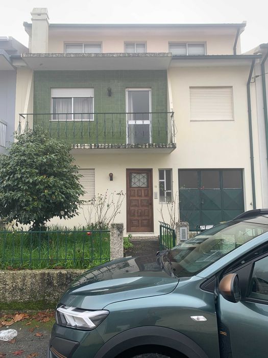 Moradia T5 em junto ao novo parque de saúde  - Lamego