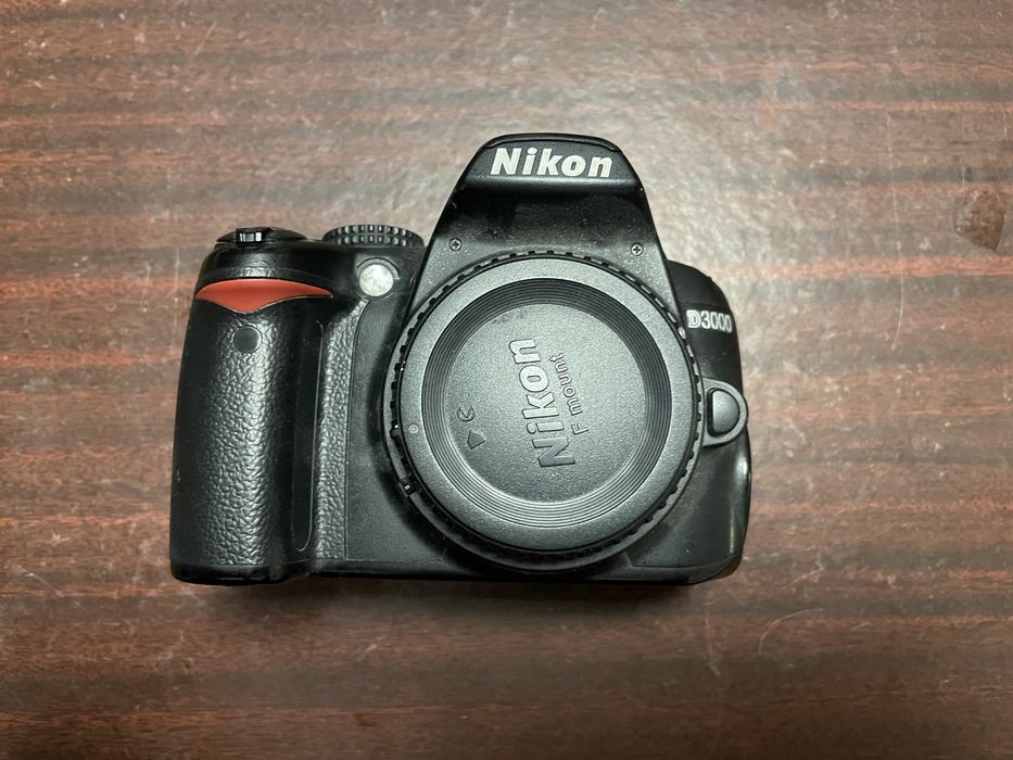 Камера Nikon d3000