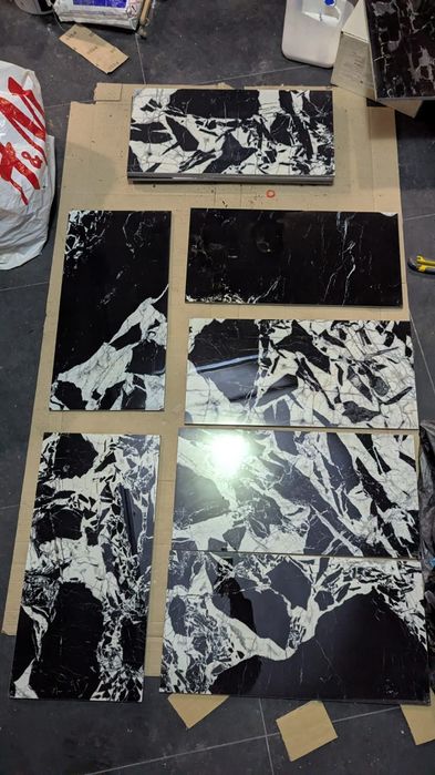 Płytki gres kafle pozostałość po wykończeniu prac