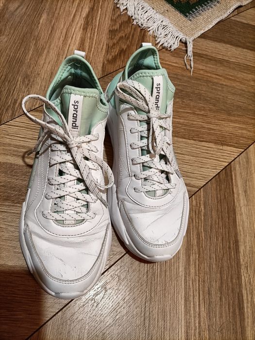 Białe sportowe buty Sprandi r.38