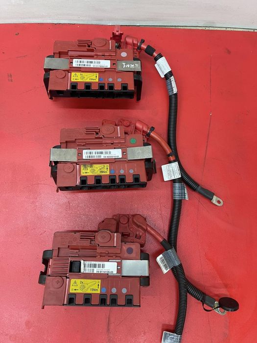 Плюсовая клемма BMW X5 E53 E70 F15 плюсова клема БМВ X5 E53 E70 Ф25