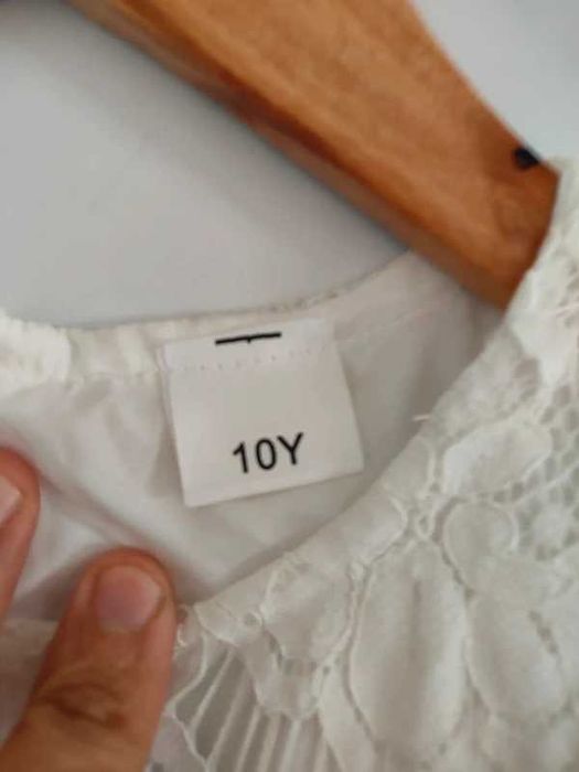 Vestido da marca Bibihou, concebido para uma criança  de 10 anos