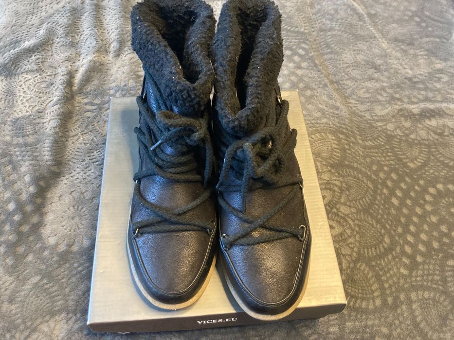 Botki na ukrytej koturnie ocieplane rozm 38
