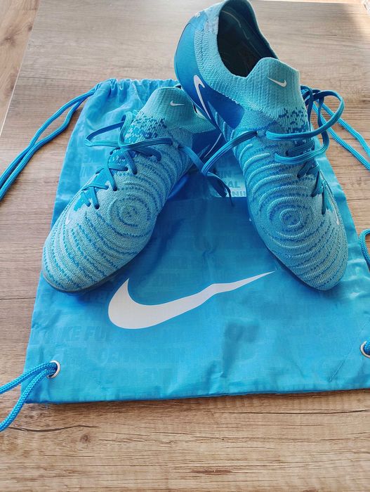 Buty piłkarskie korki