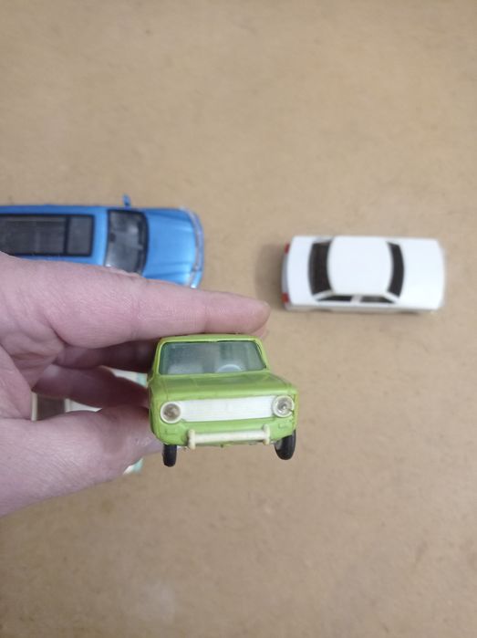 Продам игрушки машинки