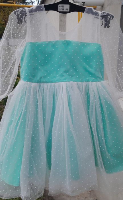 Святкова  сукня для дівчинки 104-110 розміру