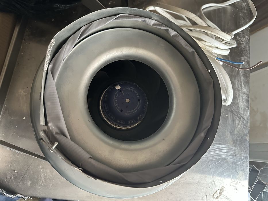 Двигун витяжка (у роботі був менше двох тижнів) з кріпленням