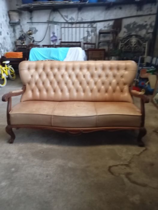 Vendo este sofá muito bonito bom estado
