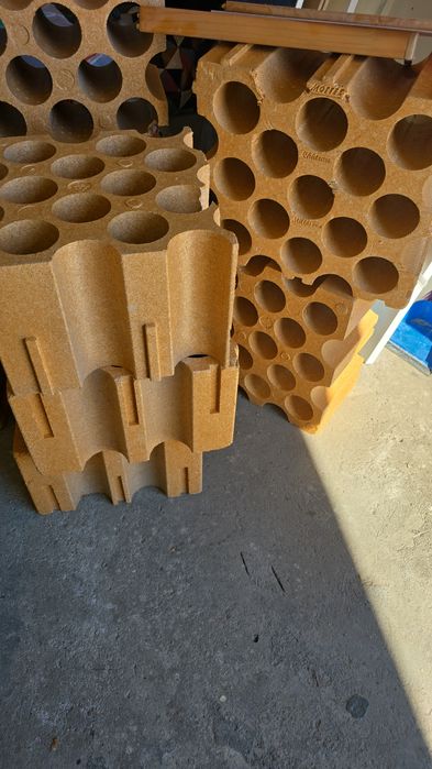 Garrafeiras em poliestireno (15 e 6 garrafas) — como novas