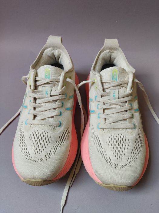 Жіночі сірі бігові кросівки ASICS Gel-Kayano 31