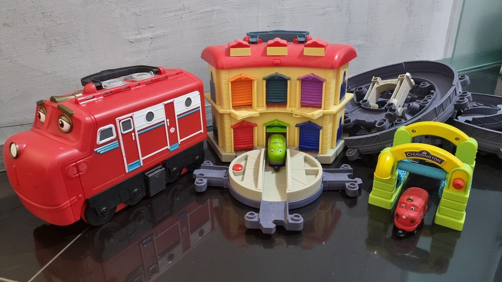 Duży zestaw stacyjkowo walizka Wilson zajezdnia myjnia