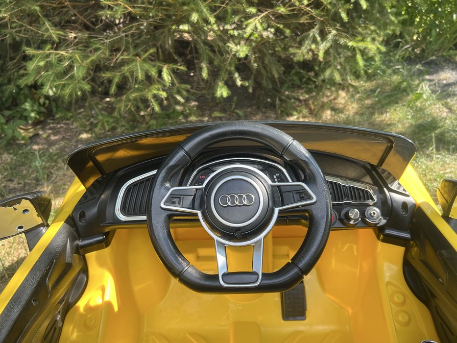 Машина Audi на дистанційному керуванні