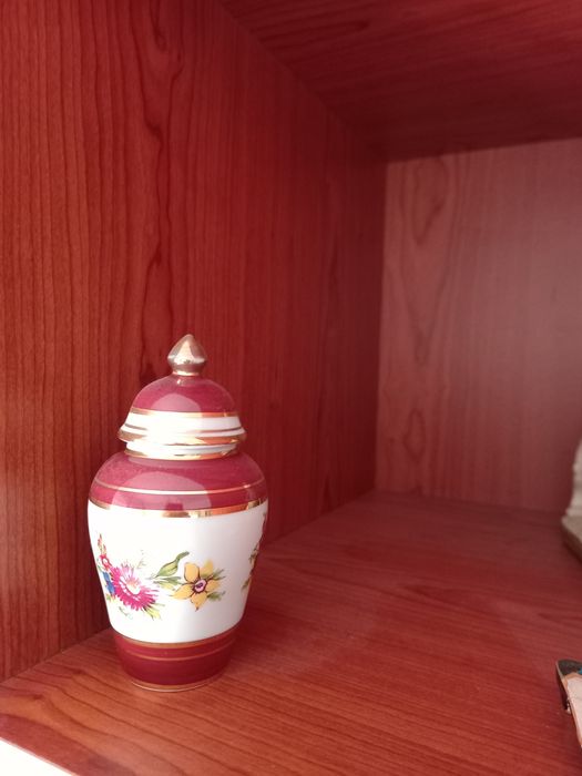 Pote pequeno em porcelana