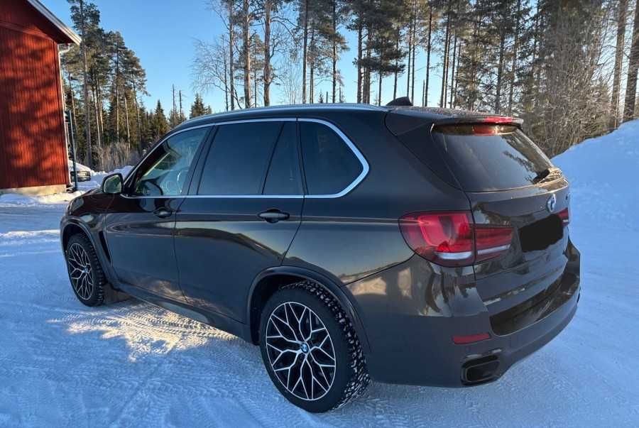 У продажі авто з ЄС BMW X5 M50D 2015 року