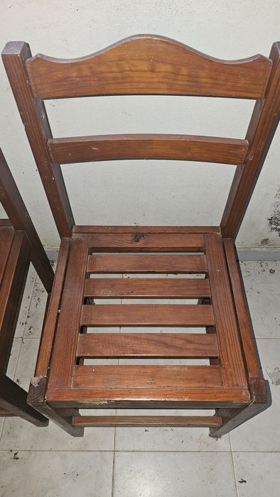Conjunto 4 cadeiras madeira.
