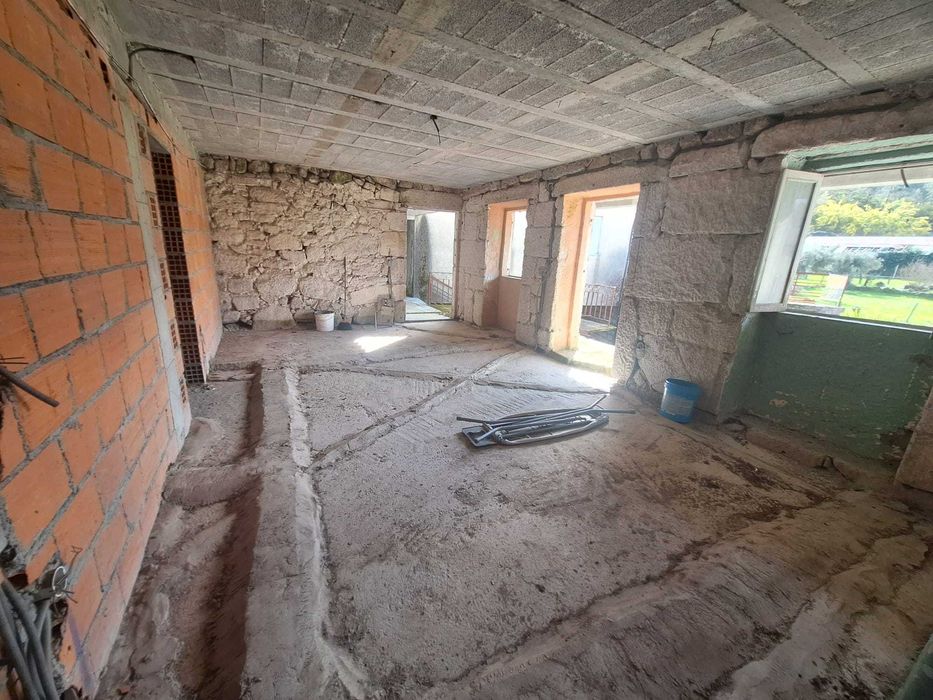 Moradia para Reconstrução – Excelente Oportunidade de Investimento