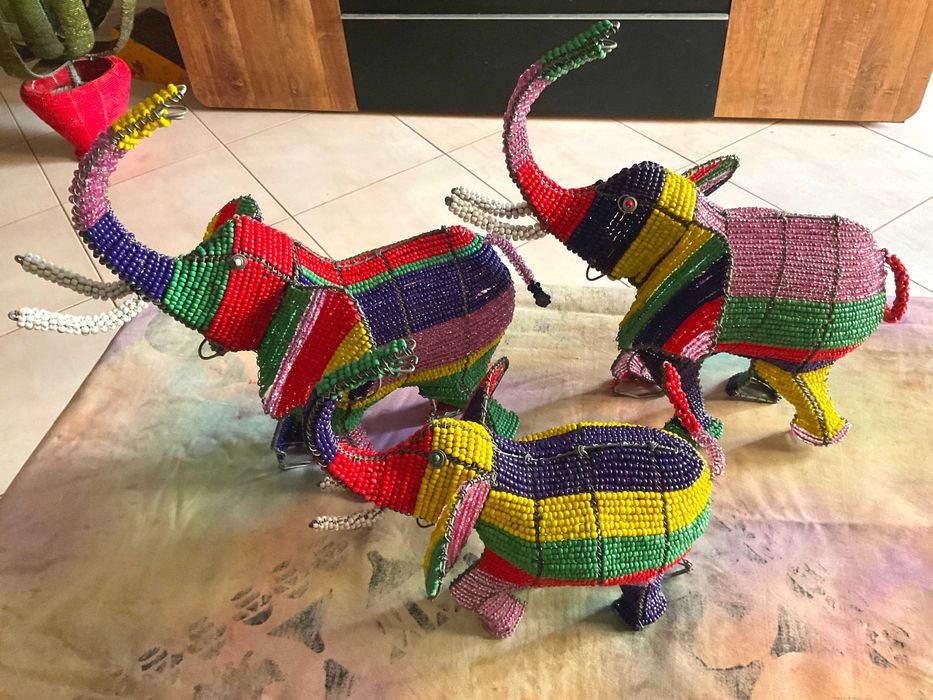 Em Saldo! Familia ELEFANTES AFRICANOS - Spectacular Em Missangas!