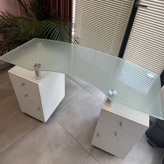 Biurko kosmetyczne do manicure