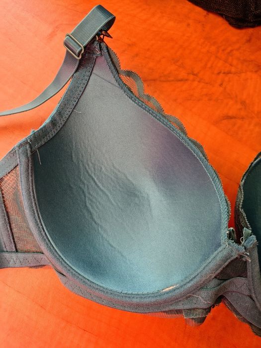 Elegancki zmysłowy biustonosz stanik zielony szmaragd 100D