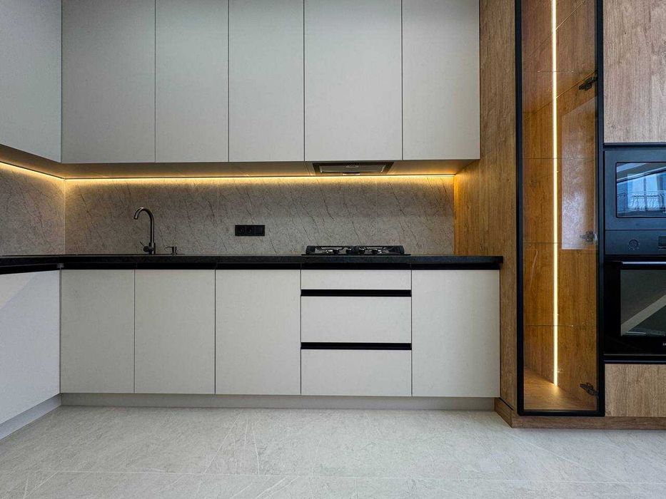 БЕЗ КОМІСІЇ !!!Стильна півторачка у центрі міста