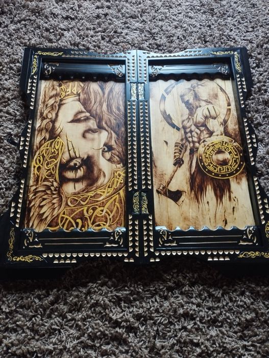 Шахи - нарди різьблені, ручної роботи.