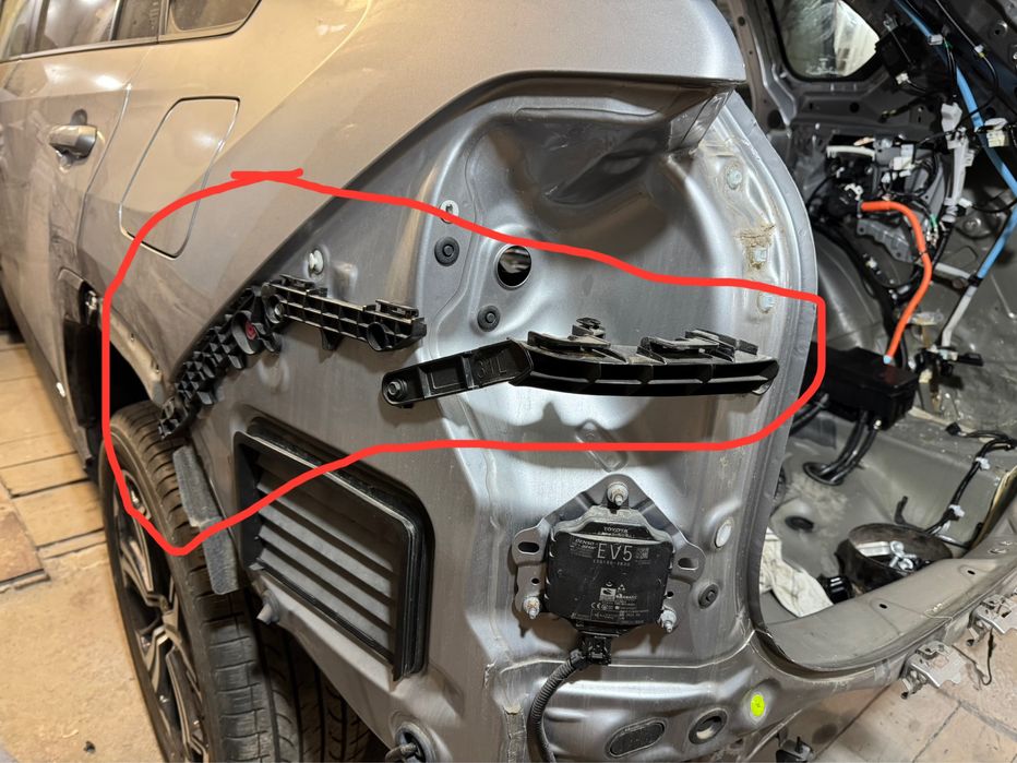 Кріплення заднього бампера під правий ліхтар Toyota Rav4 2024