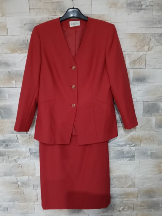 Komplet.Marynarka+spódniczka.