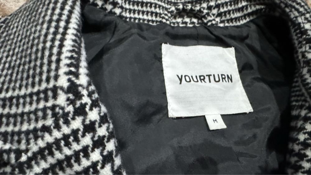 Nowy, elegancki płaszcz męski w kratę YourTurn, rozmiar M