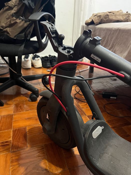 Trotinete Navee v04i