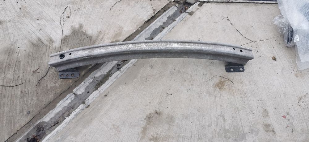 Audi  q7 4l усилитель заднего бампера