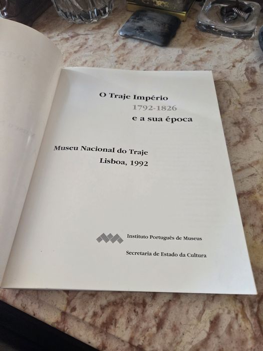 Livro O traje Imperio