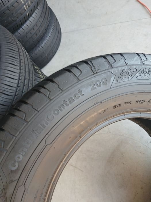 4 pneus 235 65 r16C Continental