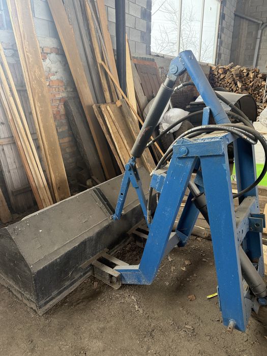 Погрущик на трактор