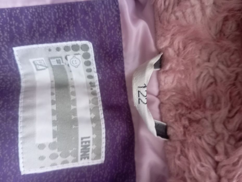 Віддам безкоштовно курточку зимову на дівчинку