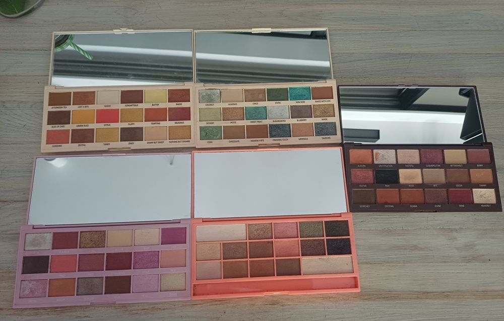 Paletka cieni Revolution 18 szt