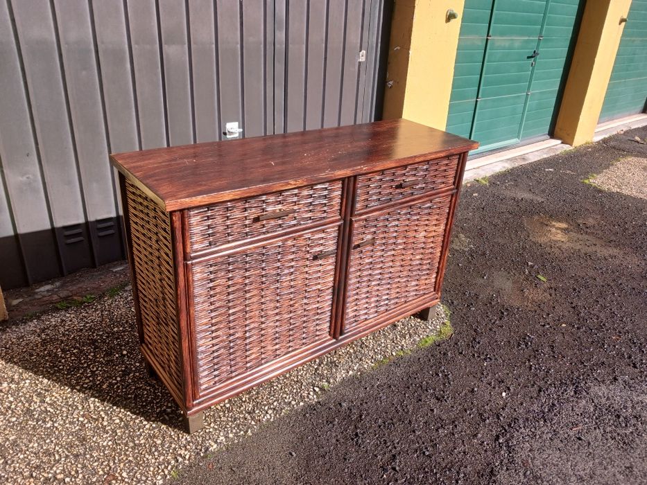 Móvel consola restaurado