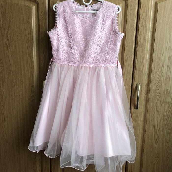 Рожева сукня, 8-10, з вишивкою рішельє, святкова для дівчинки