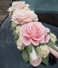 Весільний декор на машину