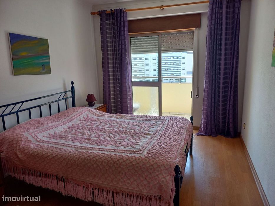 Apartamento T2 com 102 m², localizado na Guimarota, em Leiria.