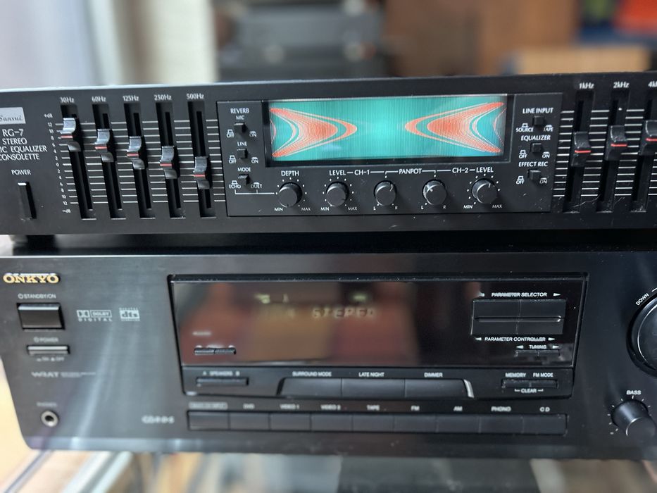Fantastico equailizador Sansui RG7 com Reverb. Bom estado