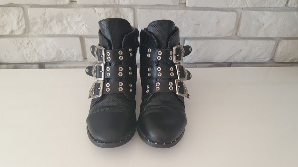 Czarnre botki przejściowe ze sprzaczkami rozmiar 36 CrogoGogo