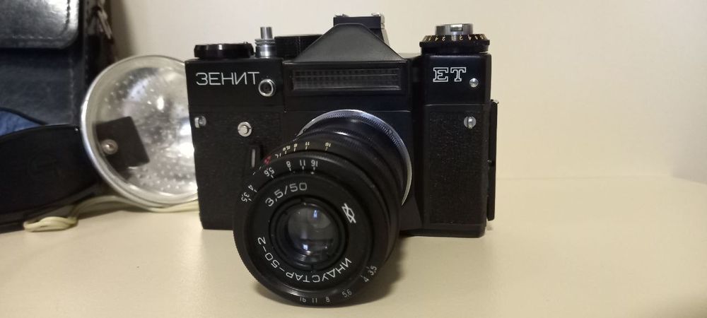 Фотоапарат "Зенит ЕТ"/ об'єктив "Индустар 50-2"/ зі спалахом та чохлом