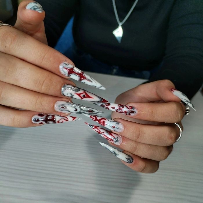 Майстер маникюрю