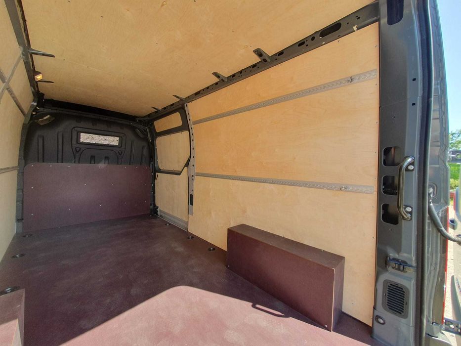 Zabudowa paki sklejką Renault Master L3 zabudowa busa